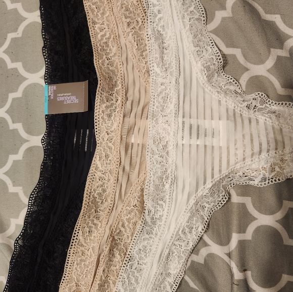 Secret Treasures thongs - Picture 3 of 7